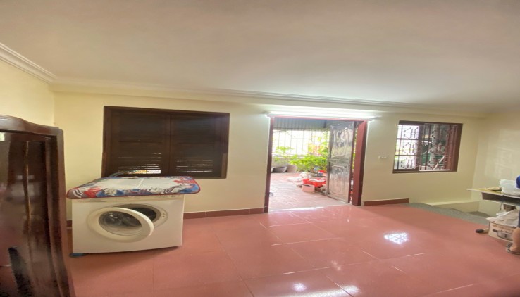 Cho làm cà phê sân vườn Nhà nguyên căn Phố Nguyễn Thái Học, 35m2, 4 tầng, 12 Triệu